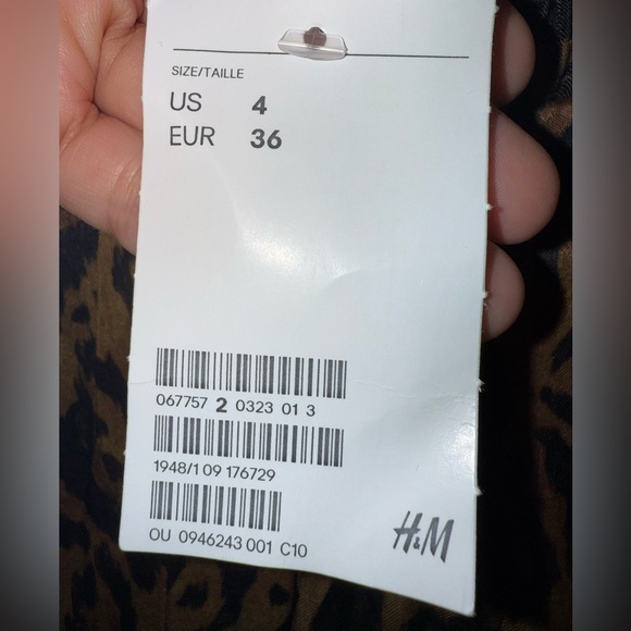 H&M Leopard Print Blouse and Pant Set - Picture 5 of 6